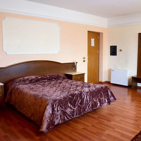 Gold Hotel 마르치아니세 외부 사진