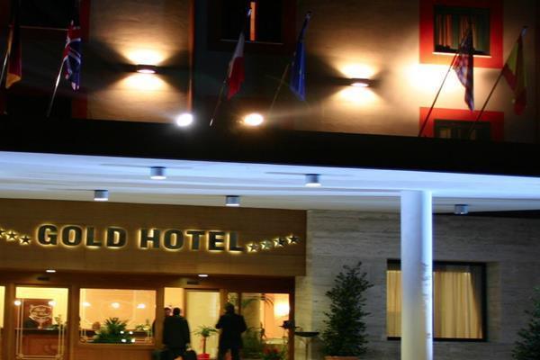 Gold Hotel 마르치아니세 외부 사진