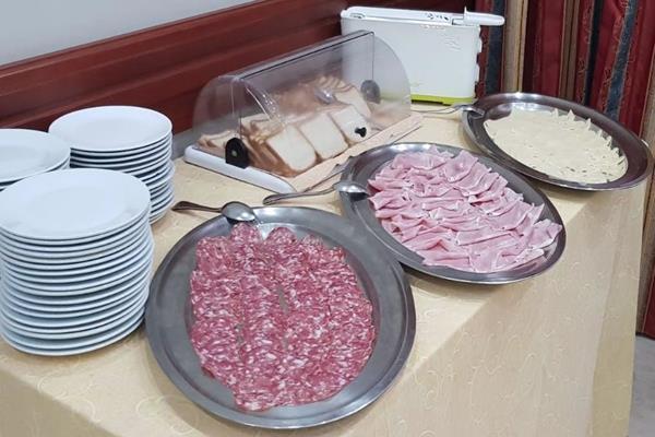 Gold Hotel 마르치아니세 외부 사진