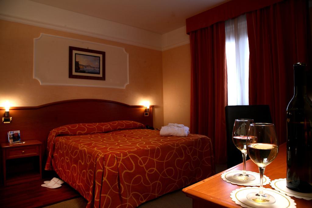 Gold Hotel 마르치아니세 객실 사진